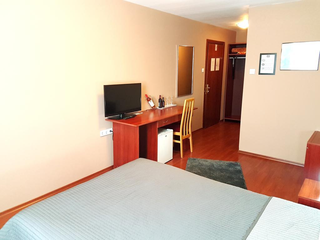 Hotel Mic Bucarest Esterno foto