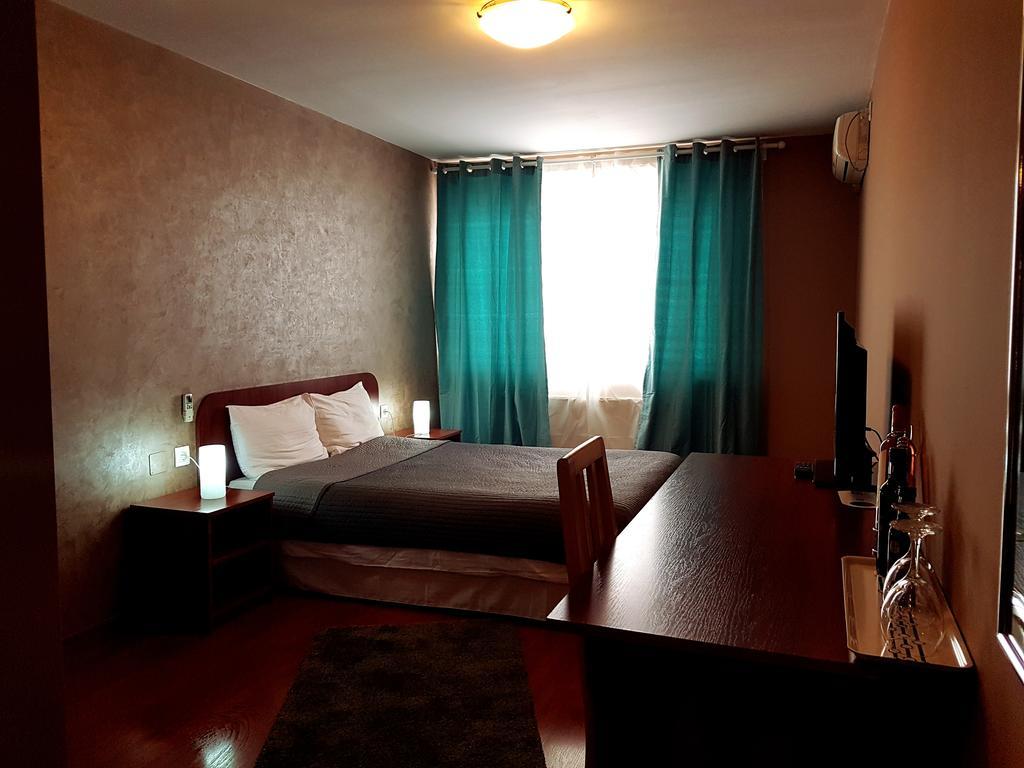 Hotel Mic Bucarest Esterno foto