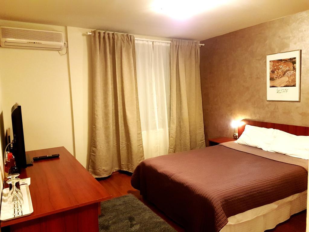 Hotel Mic Bucarest Esterno foto