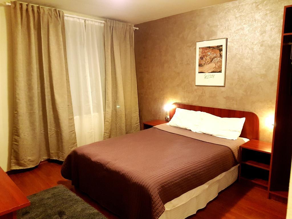 Hotel Mic Bucarest Esterno foto