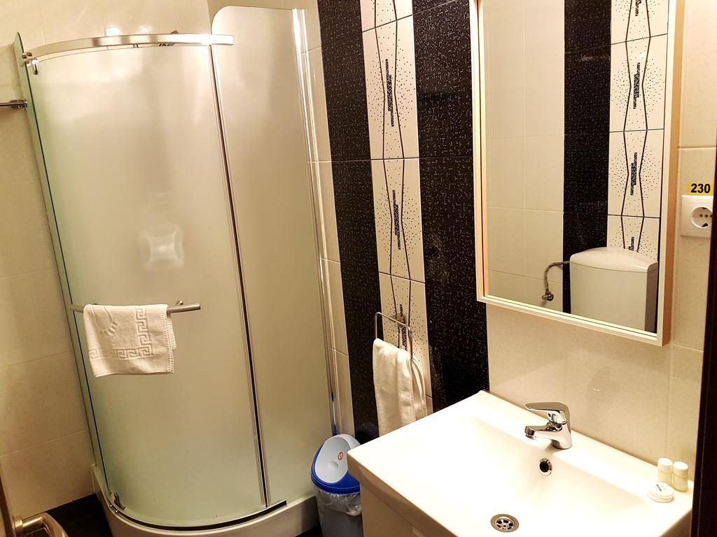 Hotel Mic Bucarest Esterno foto