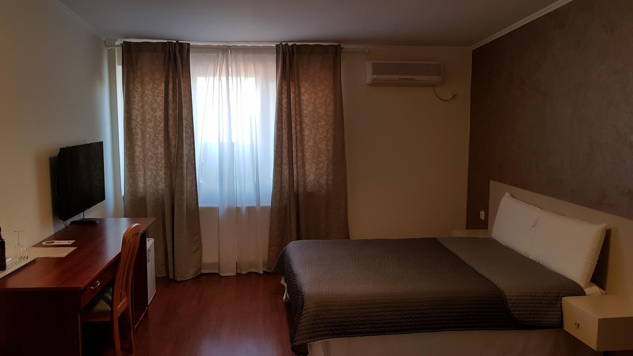 Hotel Mic Bucarest Esterno foto